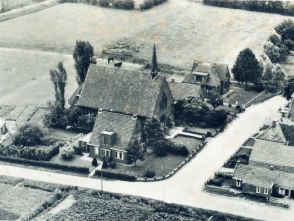 Luchtfoto Boazkerk Westeremden